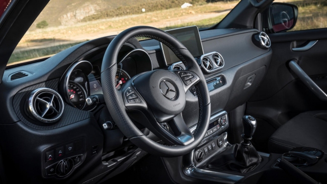 Auto Schunn Mercedes-Benz X Class interior